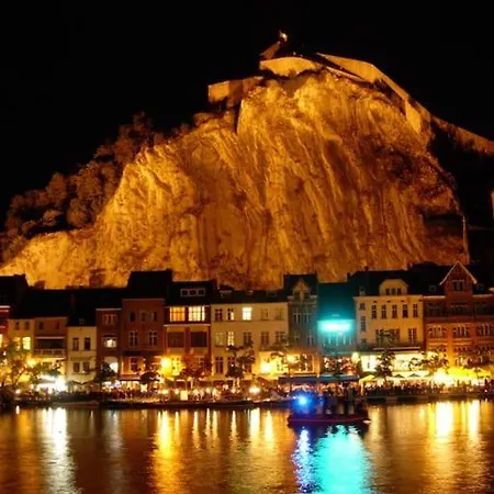 Maison Au Calme Dans Un Domaine Boise Hastiere-par-dela