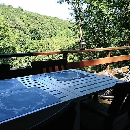 Maison Au Calme Dans Un Domaine Boise Hastiere-par-dela