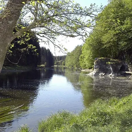 Ferienhaus Maison Au Calme Dans Un Domaine Boise Hastiere-par-dela