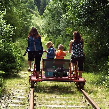 Maison Au Calme Dans Un Domaine Boise Hastiere-par-dela