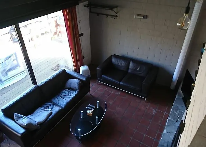 Maison Au Calme Dans Un Domaine Boise Holiday home Hastiere-par-dela