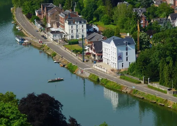 Maison Au Calme Dans Un Domaine Boise Hastiere-par-dela