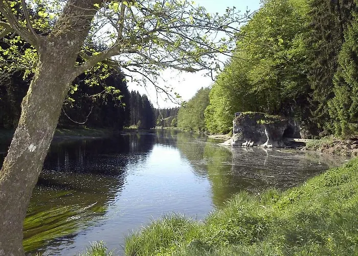 Holiday home Maison Au Calme Dans Un Domaine Boise Hastiere-par-dela