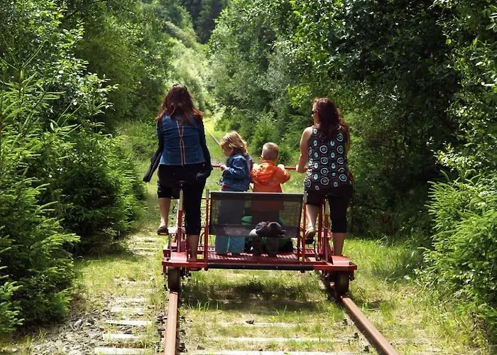 Maison Au Calme Dans Un Domaine Boise Hastiere-par-dela